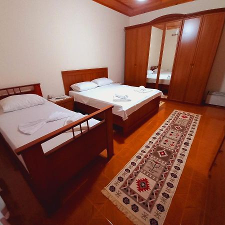 Sokolli Guest House Gjirokastër Buitenkant foto
