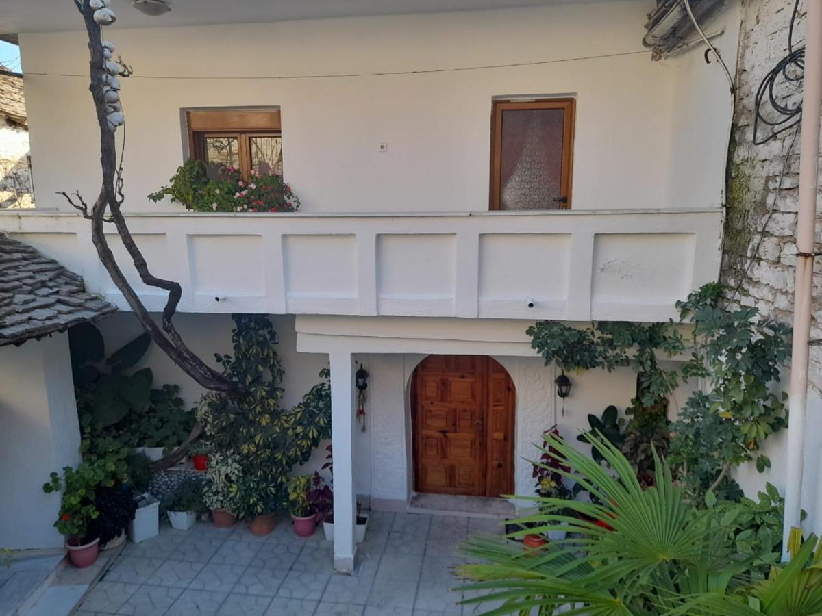 Sokolli Guest House Gjirokastër Buitenkant foto