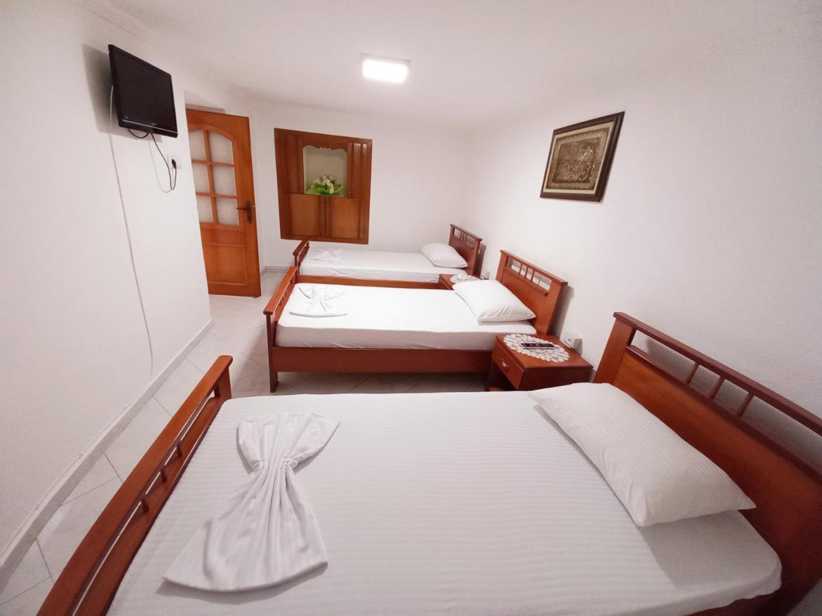 Sokolli Guest House Gjirokastër Buitenkant foto