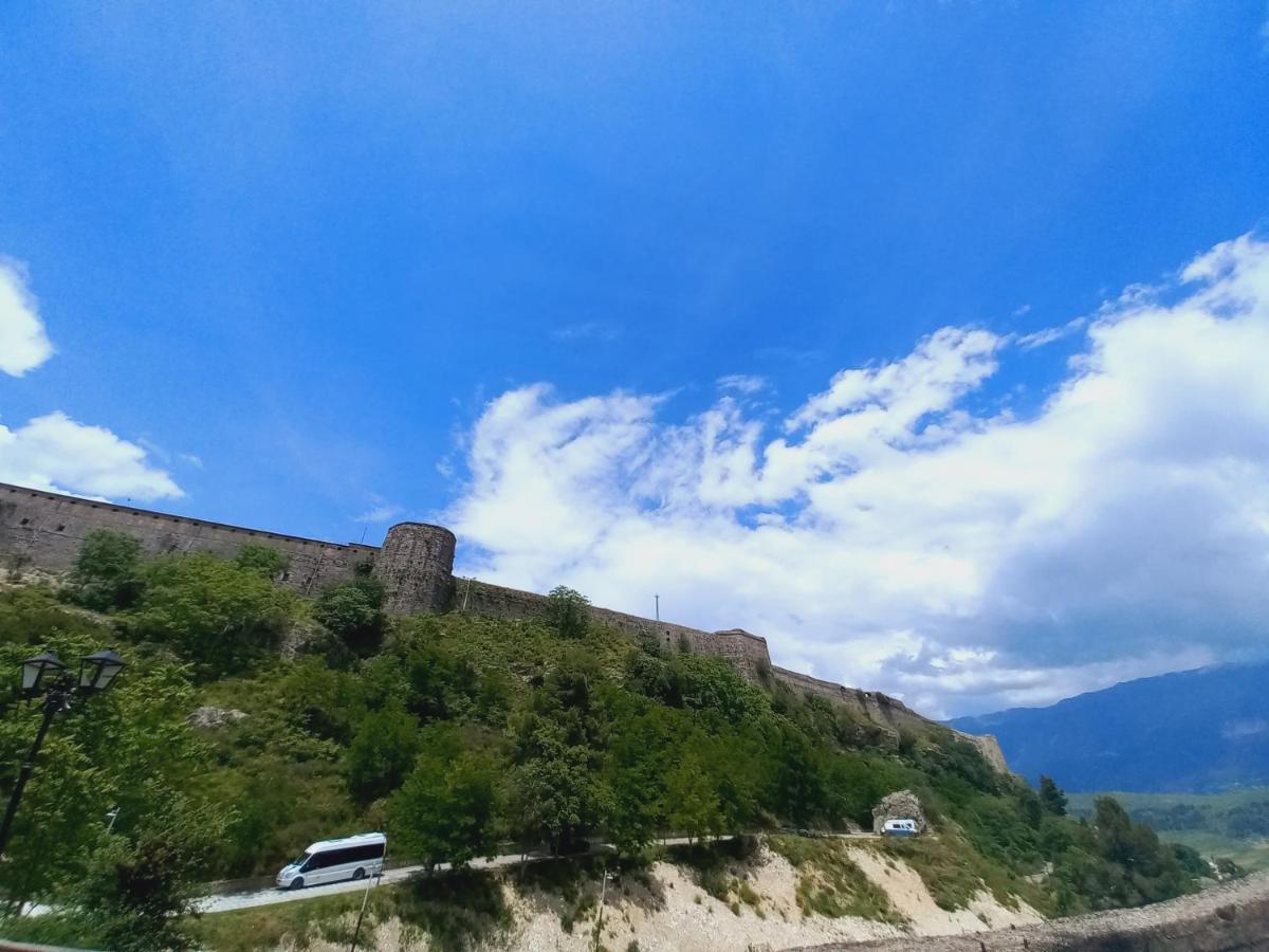 Sokolli Guest House Gjirokastër Buitenkant foto
