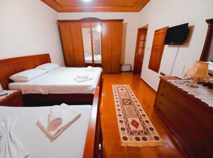 Sokolli Guest House Gjirokastër Buitenkant foto
