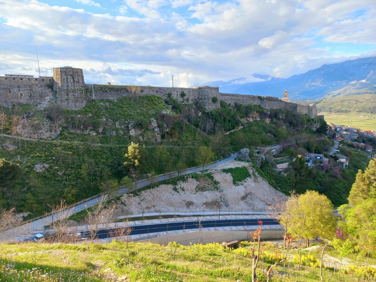 Sokolli Guest House Gjirokastër Buitenkant foto