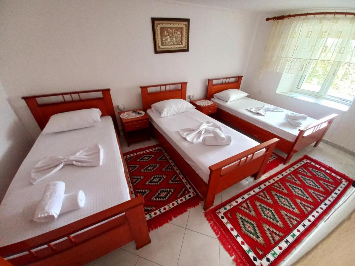 Sokolli Guest House Gjirokastër Buitenkant foto