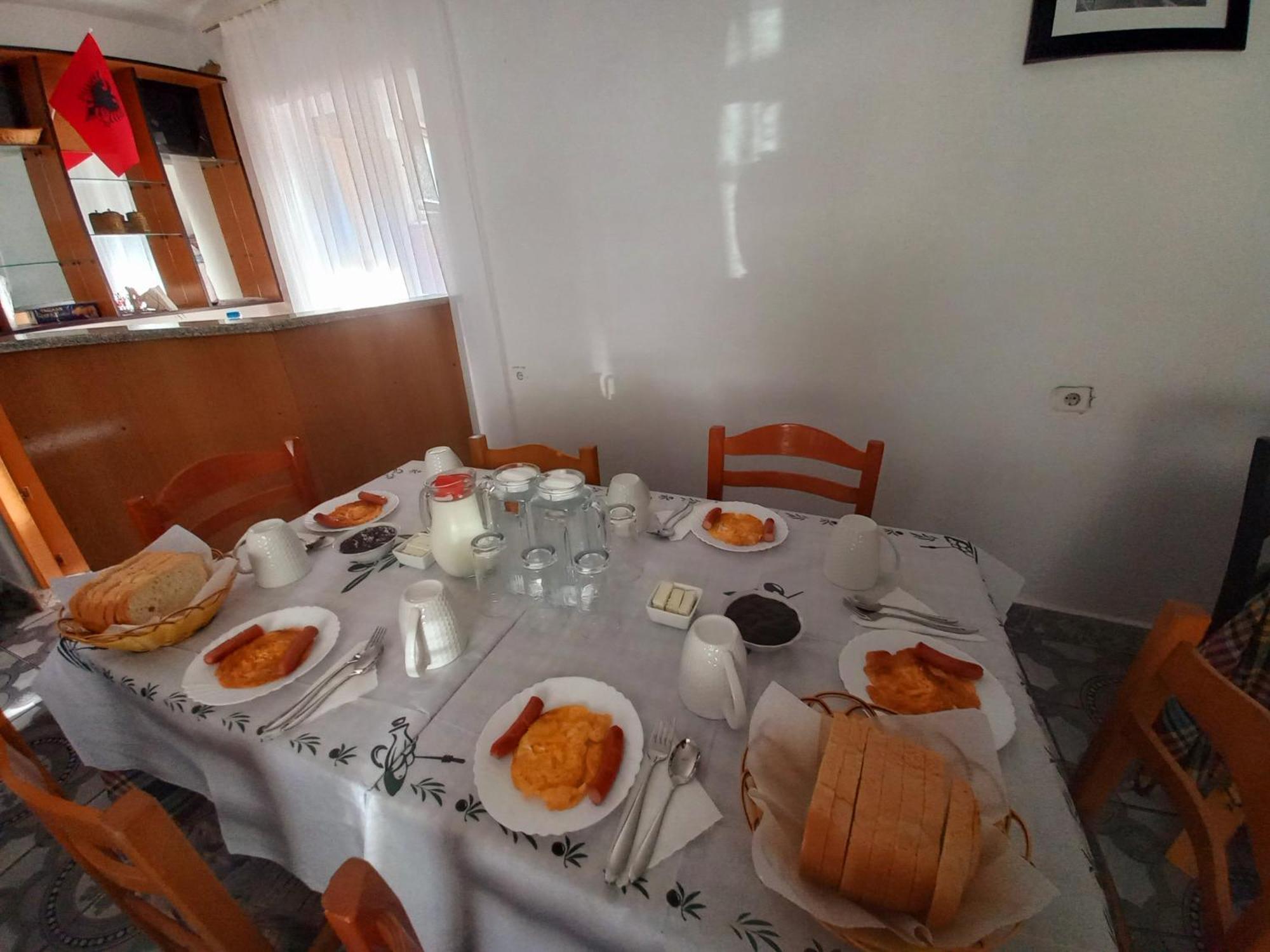 Sokolli Guest House Gjirokastër Buitenkant foto